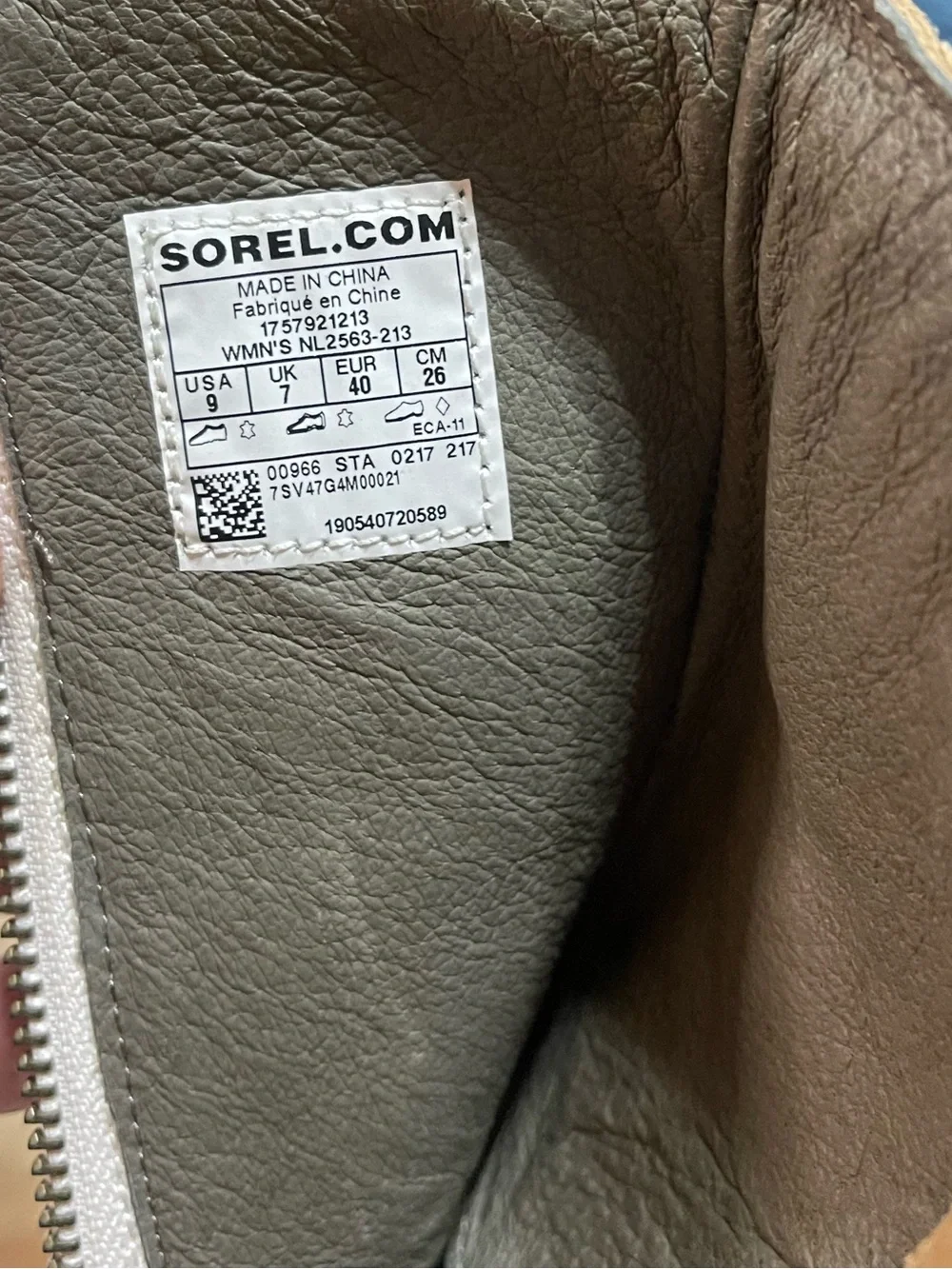 Sorel After Hours Mid Boots in the 